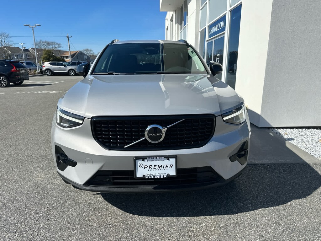 Used 2023 Volvo XC40 B5 AWD Plus Dark SUV