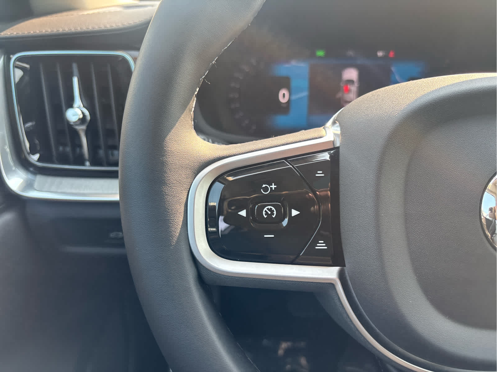2026 Volvo V60 Cross Country 19