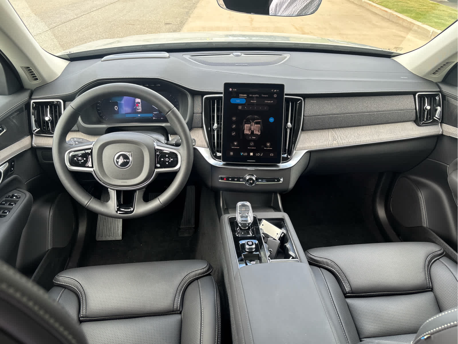 2026 Volvo XC90 Ultra - Photo 11
