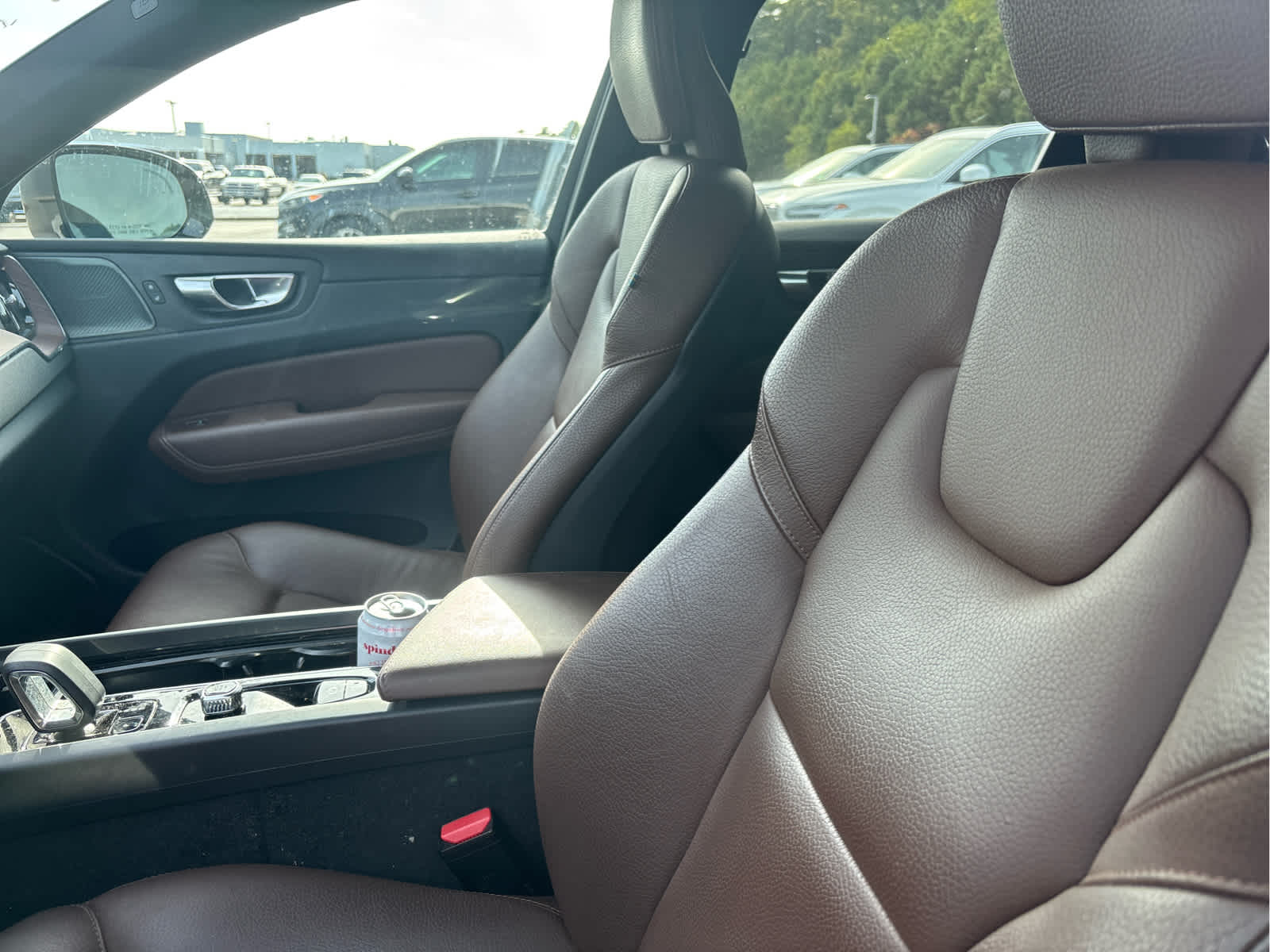 2023 Volvo XC60 B5 Plus photo 2