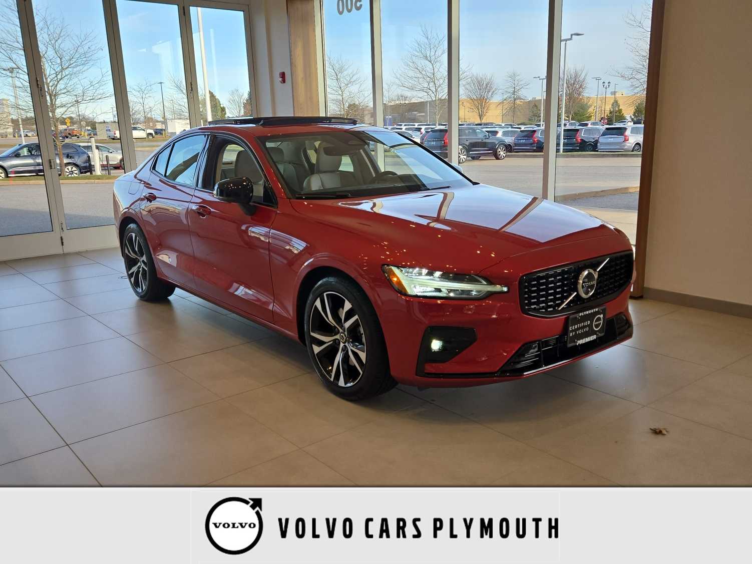 2025 Volvo S60 Plus's photo