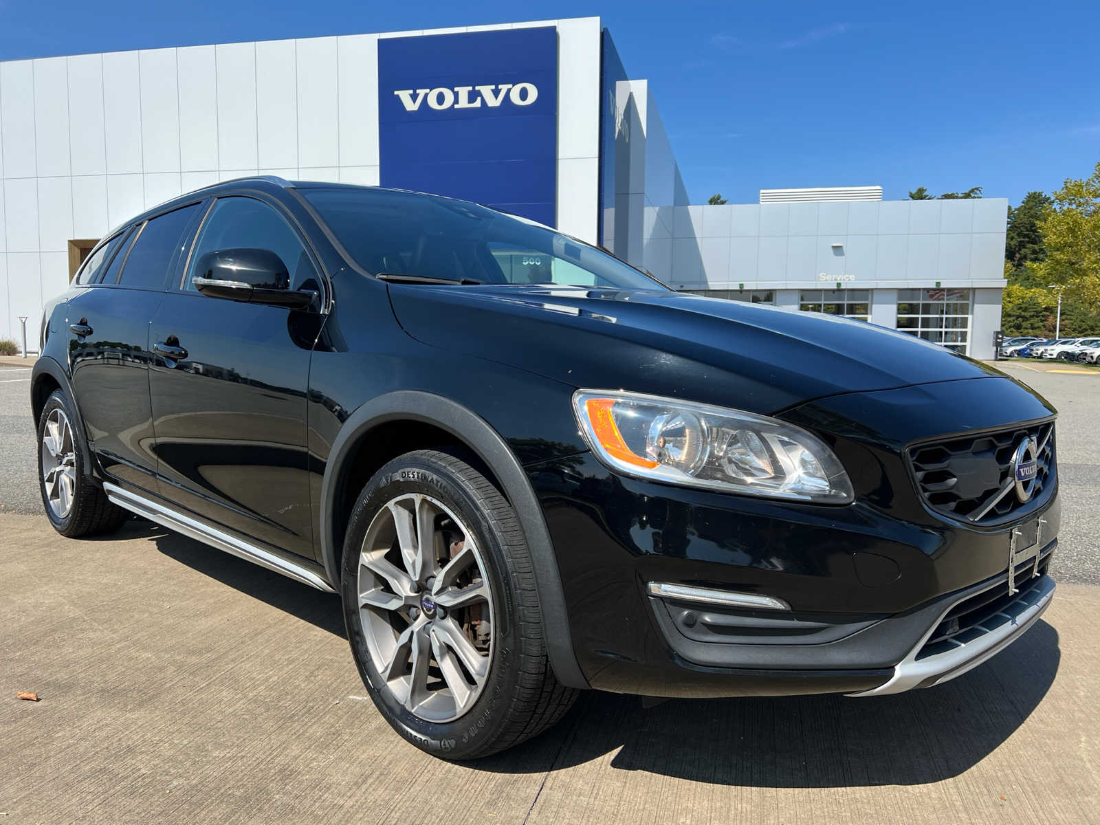 Used 2018 Volvo V60 Base with VIN YV440MWK2J2056994 for sale in Plymouth, MA