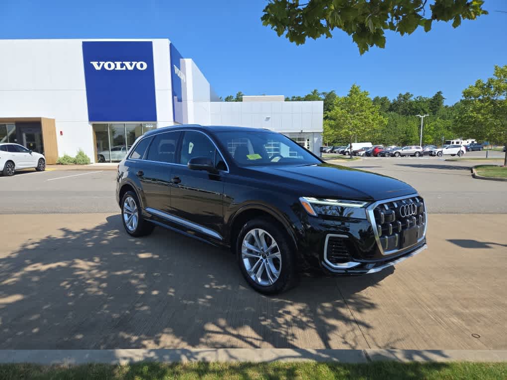 2025 Audi Q7 55 Premium Plus photo 2