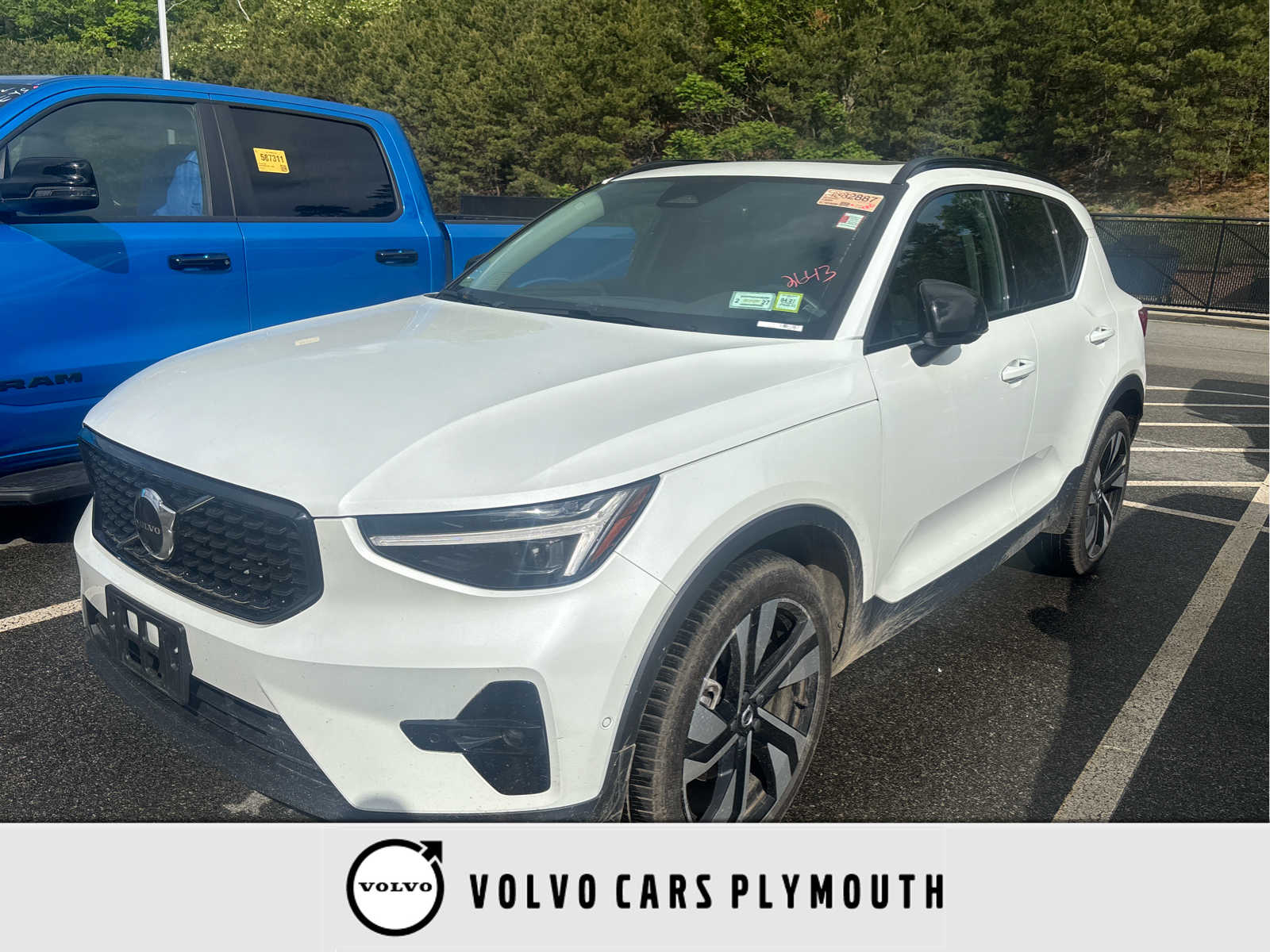 2025 Volvo XC40 B5 Plus Dark AWD's photo