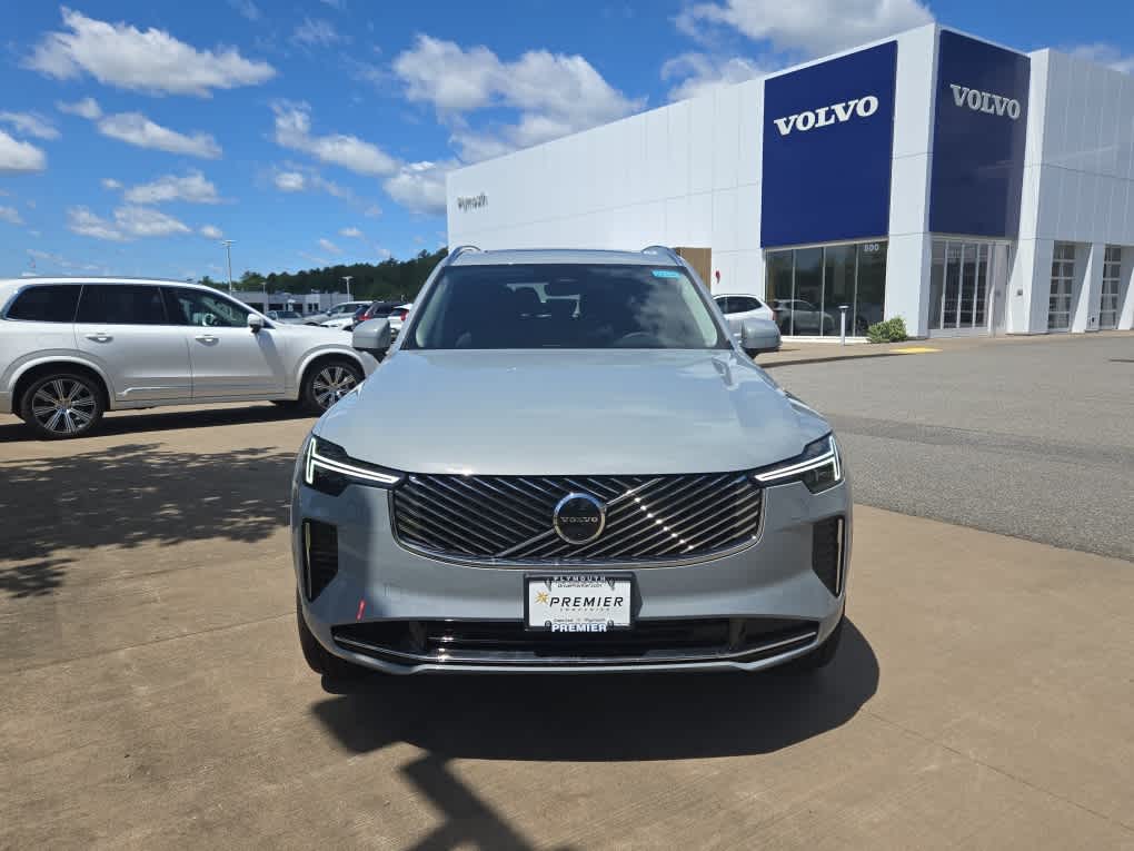 2026 Volvo XC90 Premier photo 3