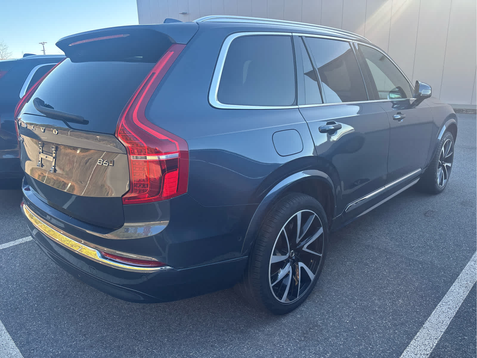 2023 Volvo XC90 AWD Plus photo 3
