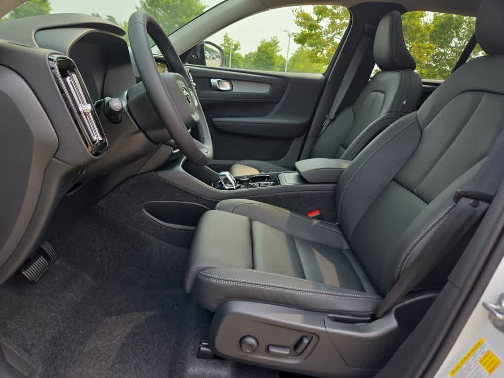 2026 Volvo XC40 Plus - Photo 12