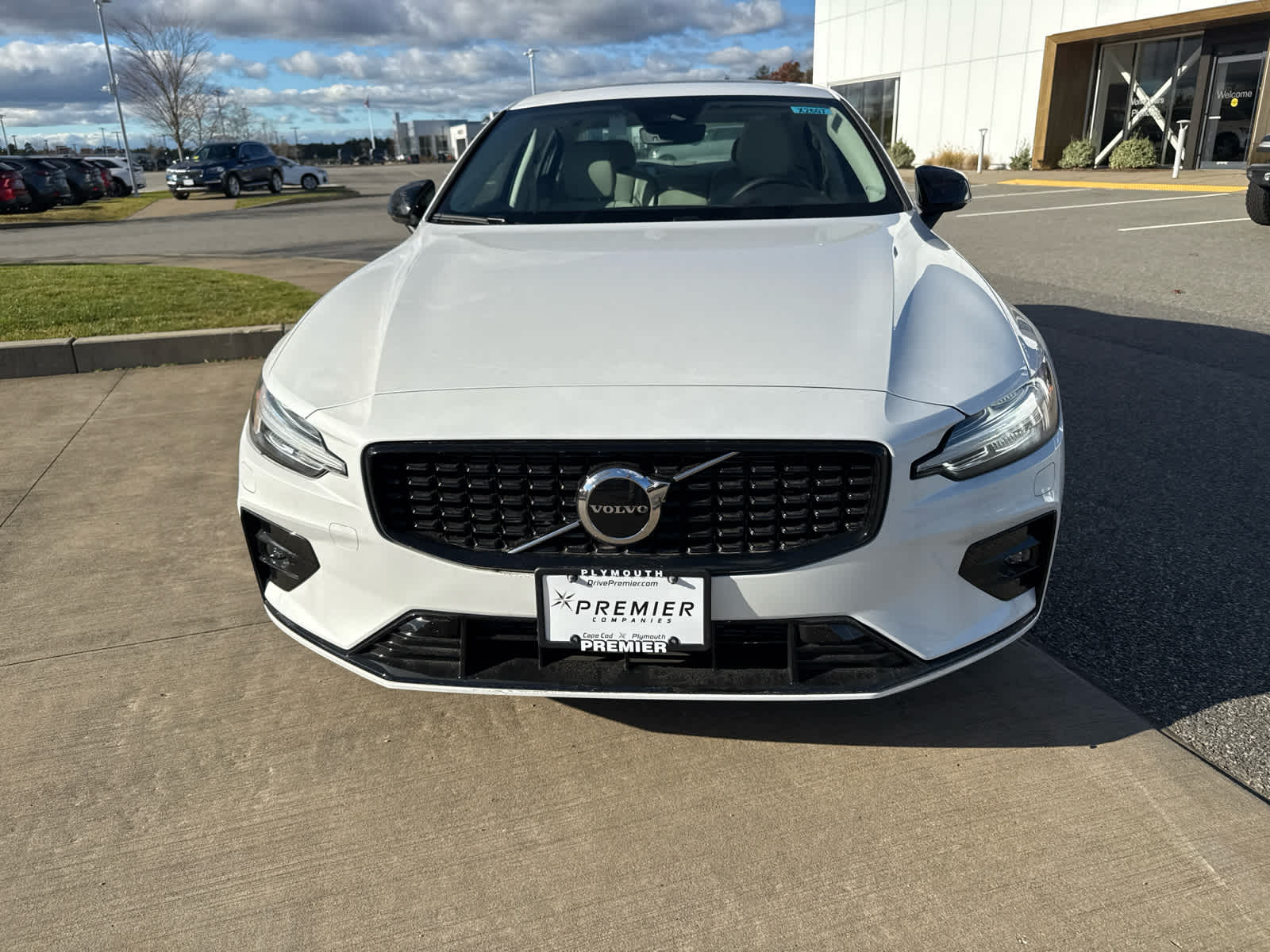 2025 Volvo S60 B5 Core photo 4