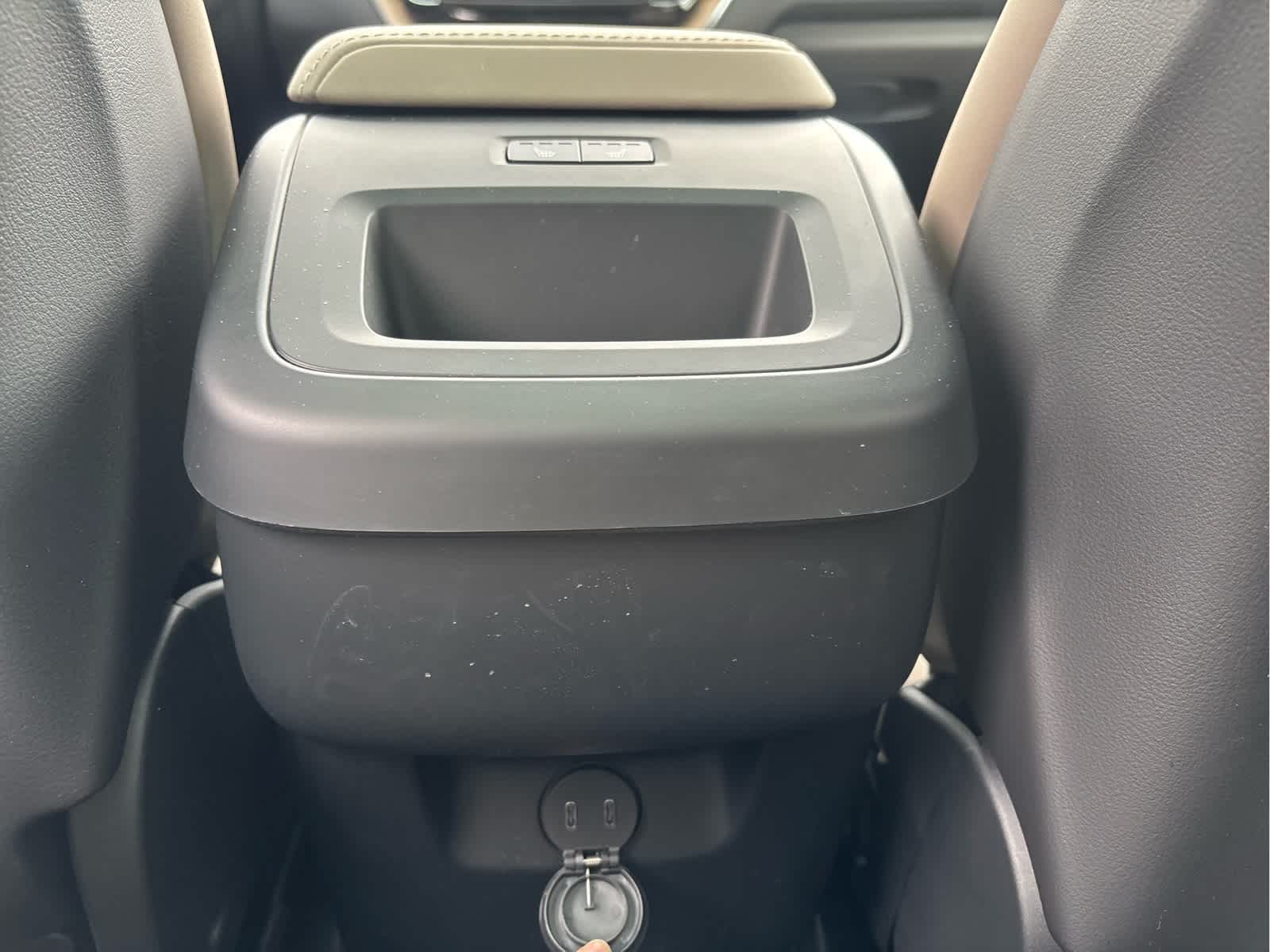 2026 Volvo XC60 Plus - Photo 24