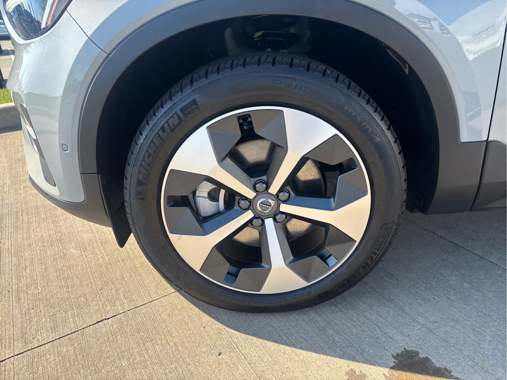 Used 2025 Volvo XC40 B5 Plus Bright Theme SUV