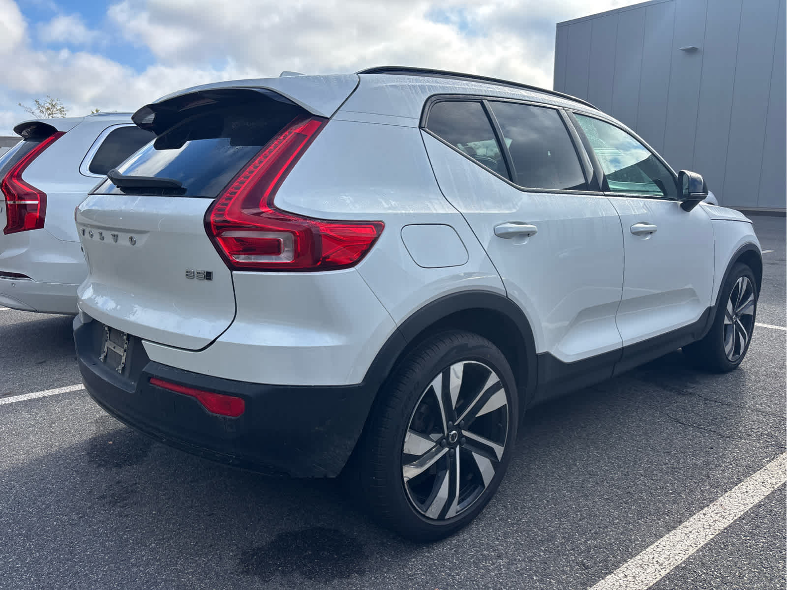 2024 Volvo XC40 Plus photo 3