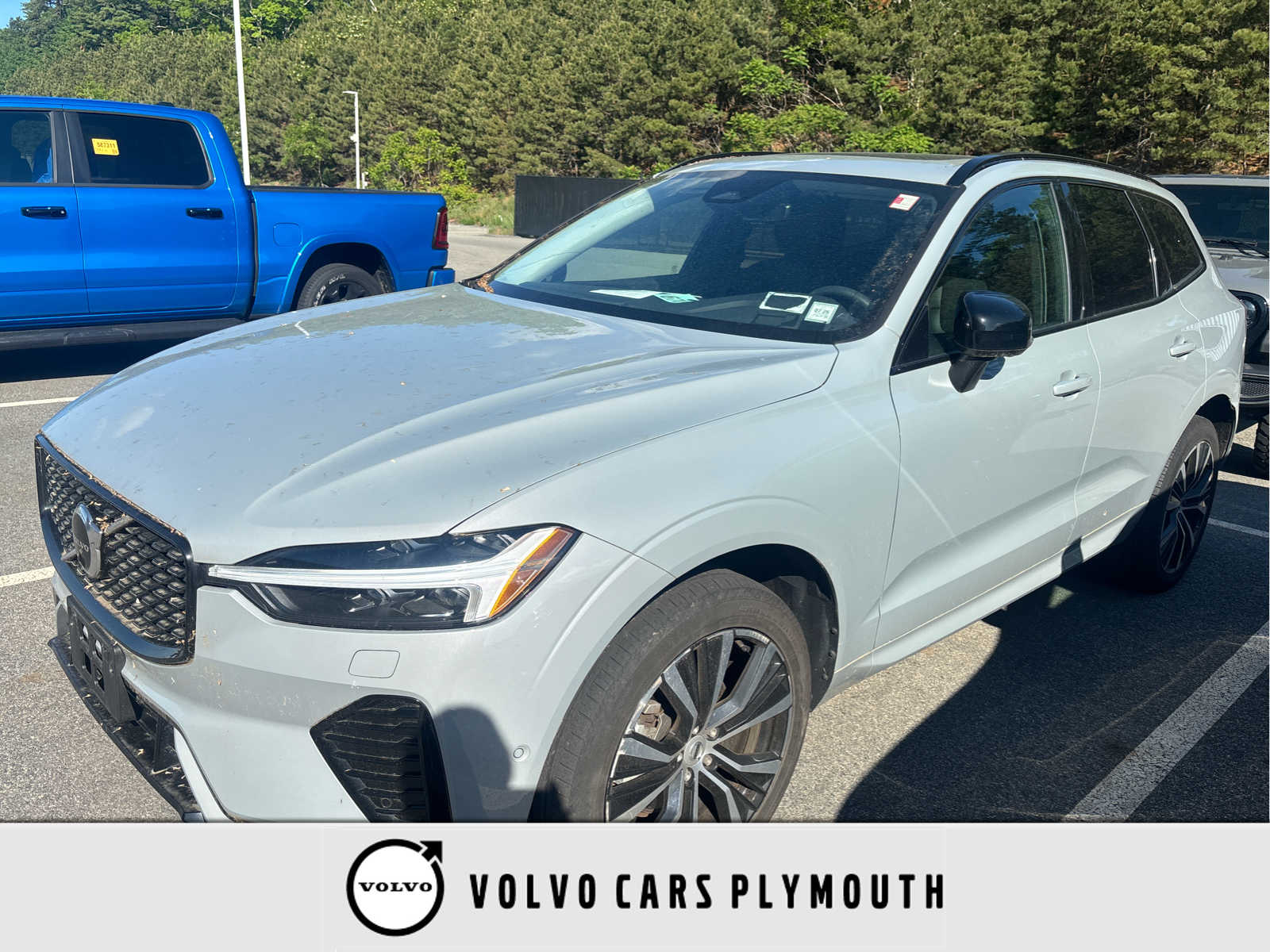 2024 Volvo XC60 B5 Plus Dark Theme AWD's photo