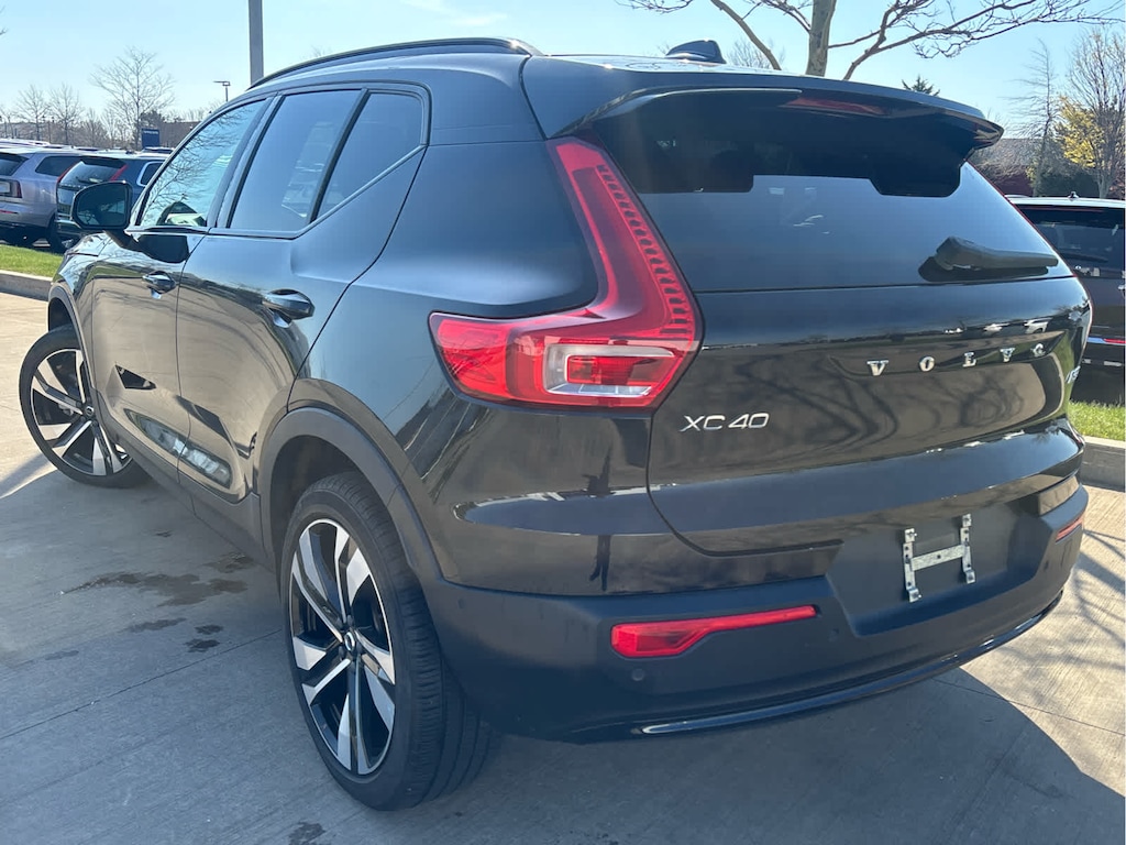 Used 2023 Volvo XC40 B5 AWD Plus Dark SUV
