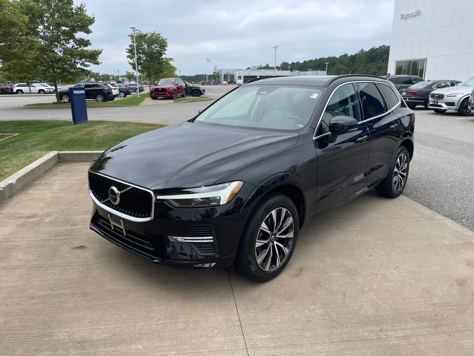 2023 Volvo XC60 B5 Core photo 2