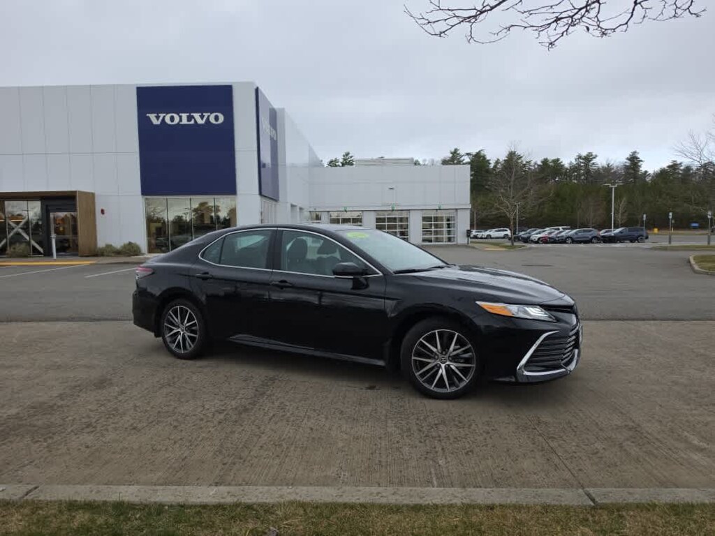 Used 2024 Toyota Camry Hybrid XLE Sedan