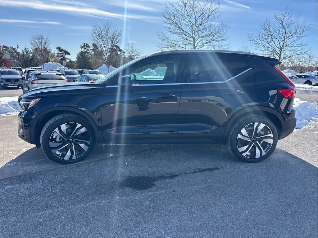 Used 2025 Volvo XC40 B5 Ultra Bright Theme SUV