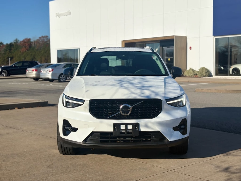 Used 2023 Volvo XC40 B5 AWD Plus Dark SUV