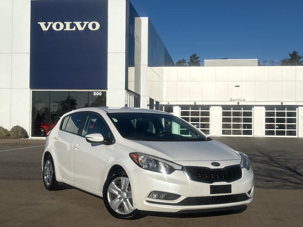 Used 2016 Kia Forte LX FWD Hatchback