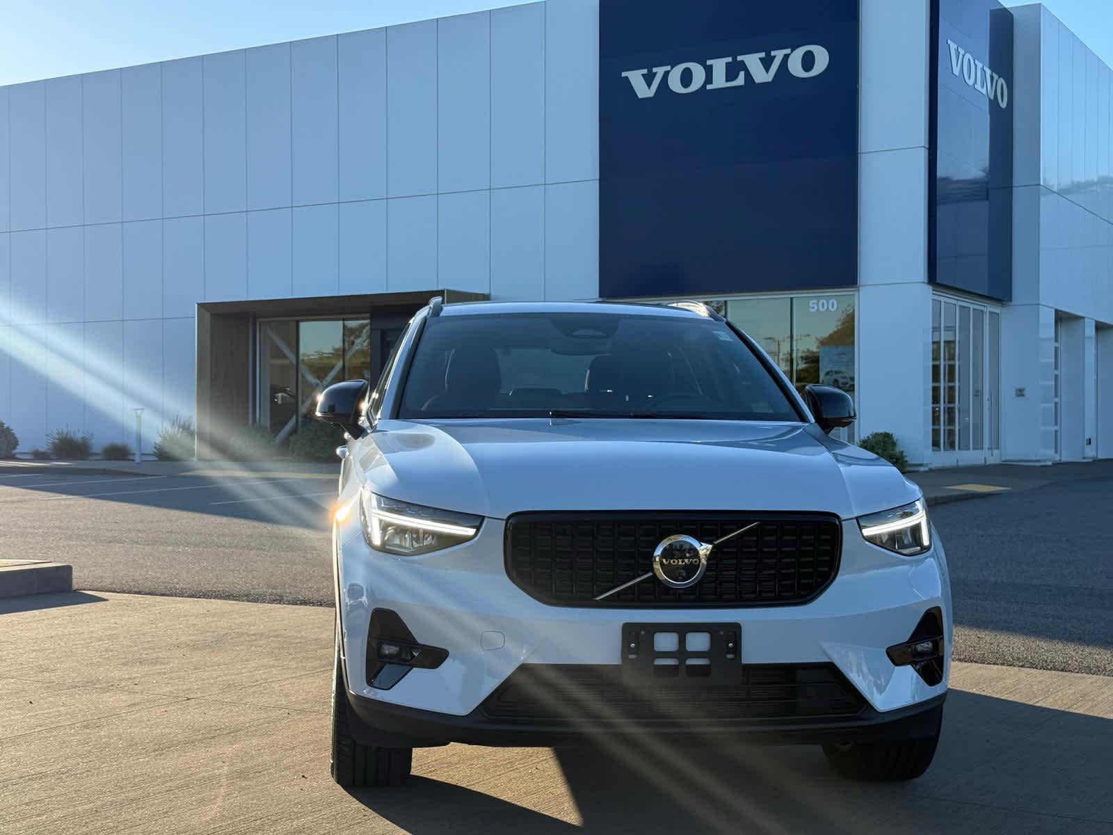 2025 Volvo XC40 Plus photo 2