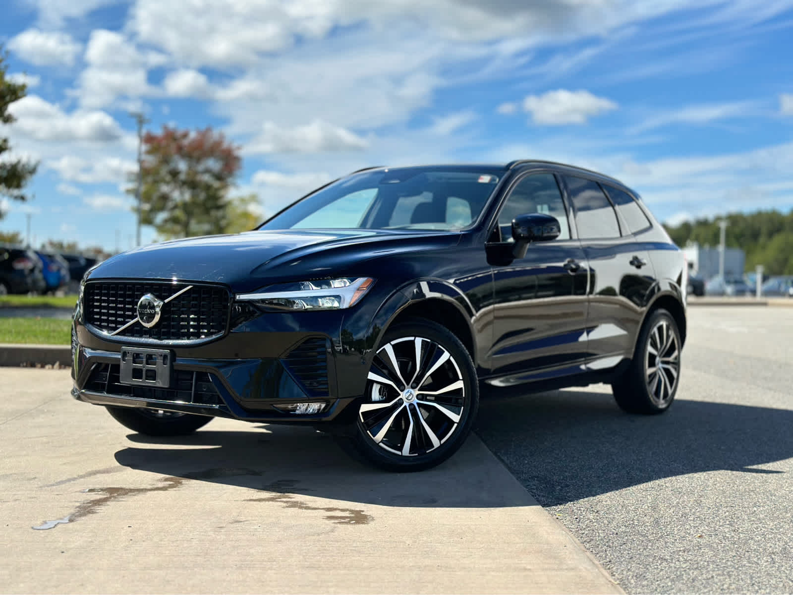 2025 Volvo XC60 B5 Plus photo 3