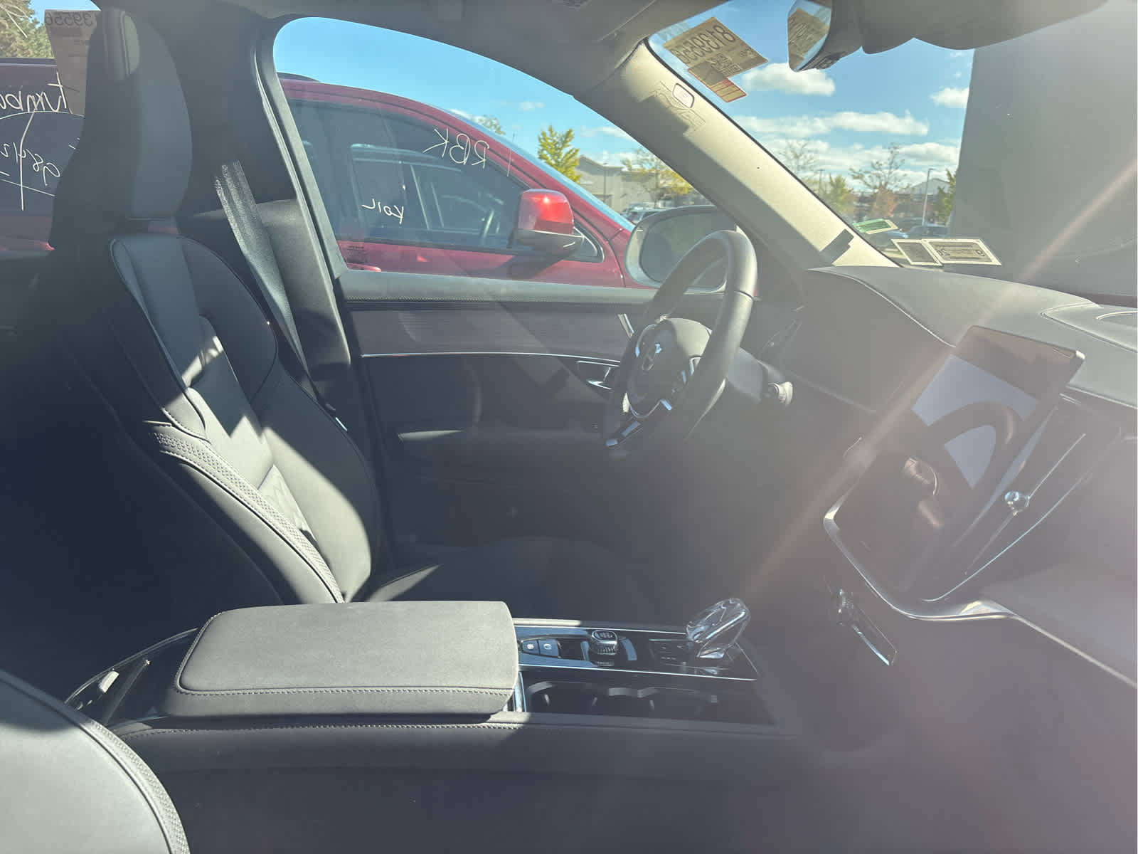 2025 Volvo XC90 B5 Plus photo 2