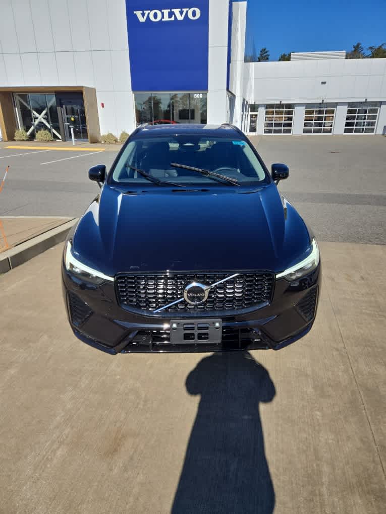2025 Volvo XC60 B5 Plus photo 3