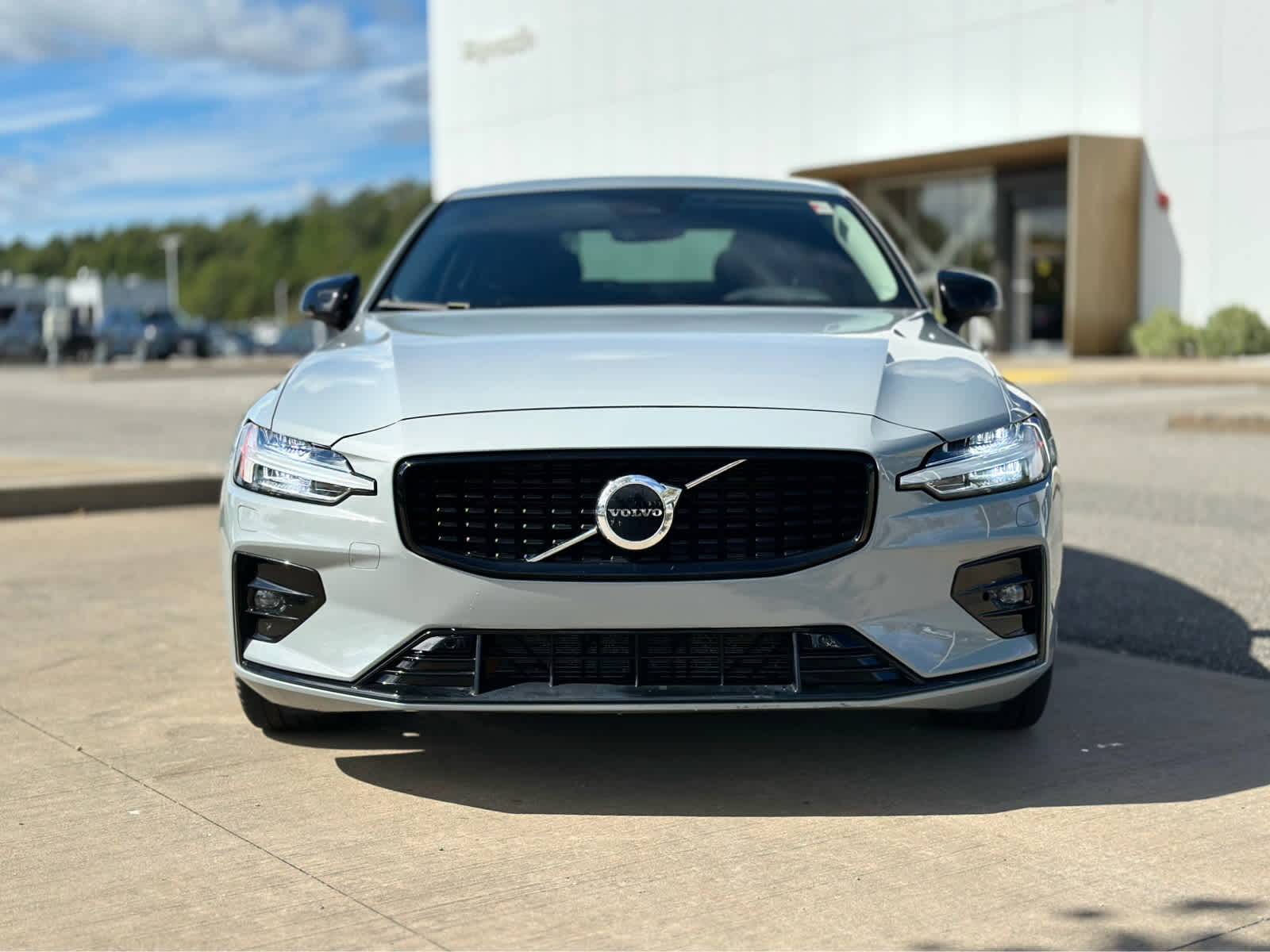 2024 Volvo S60 B5 Core photo 2