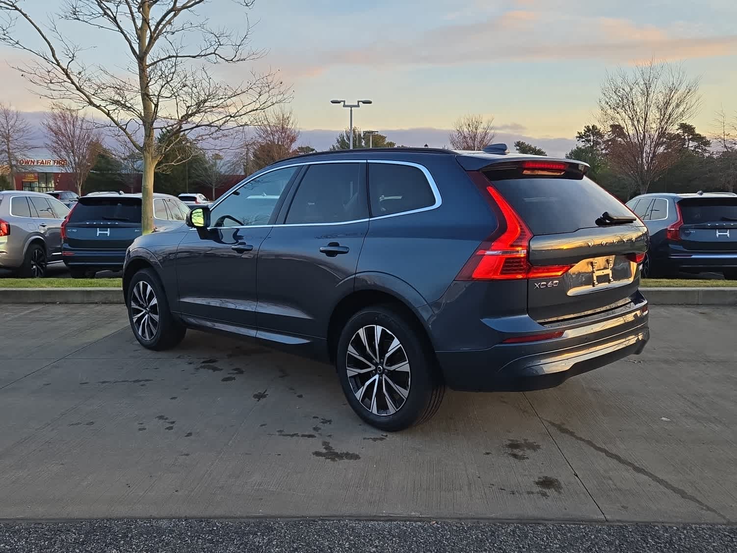 2023 Volvo XC60 B5 Core photo 4