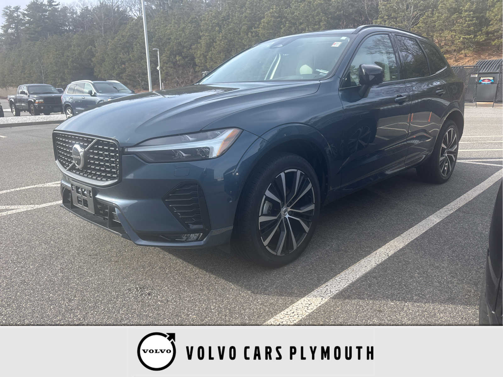2023 Volvo XC60 Plus's photo
