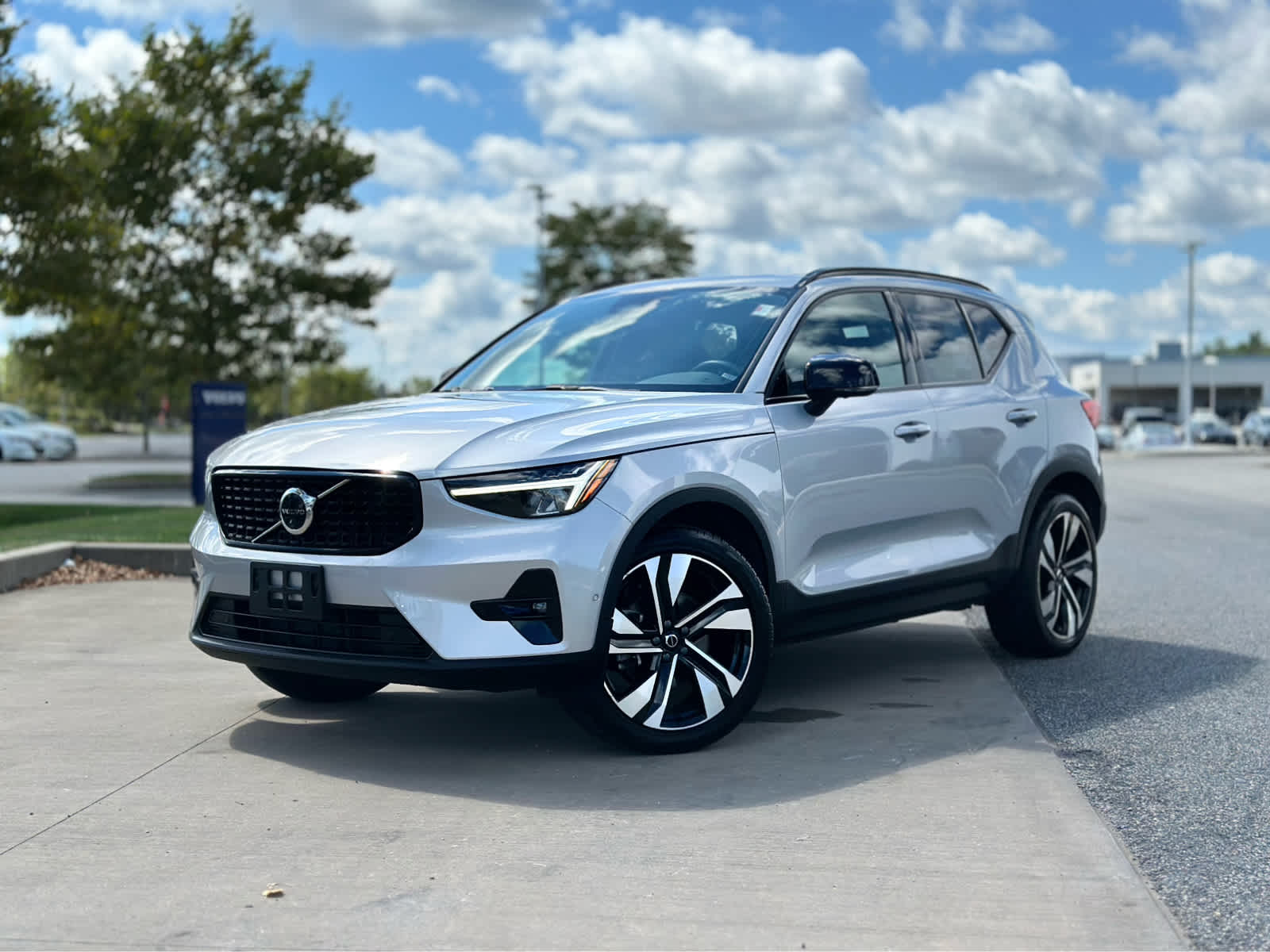 2023 Volvo XC40 AWD Plus photo 3