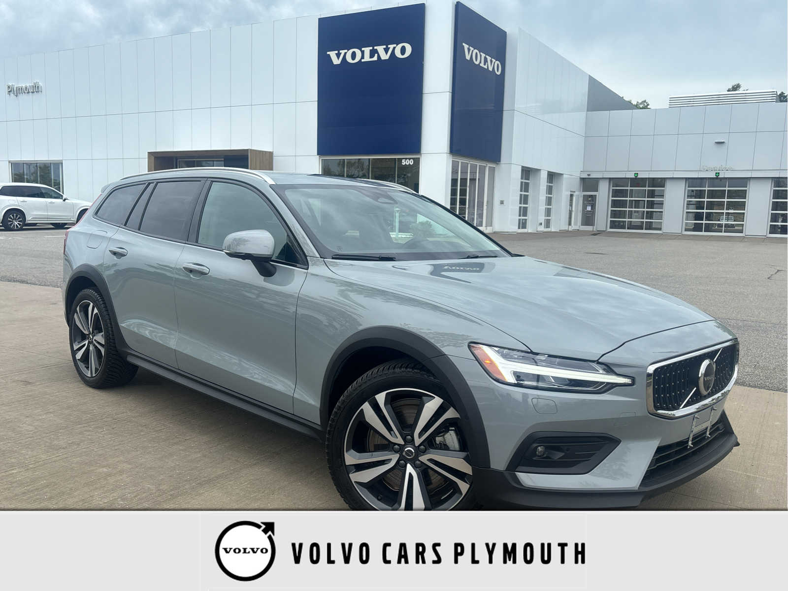 2024 Volvo V60 Cross Country B5 Plus AWD's photo