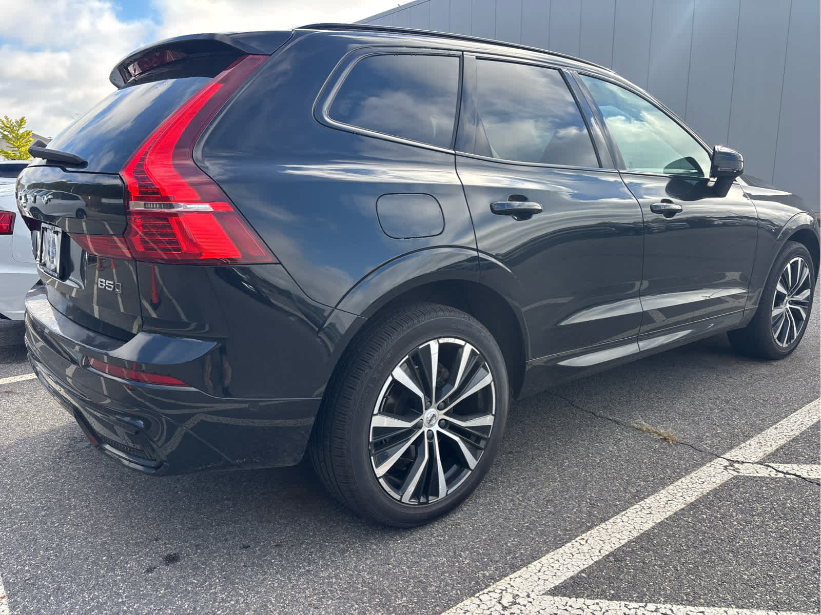 2023 Volvo XC60 B5 Plus photo 3