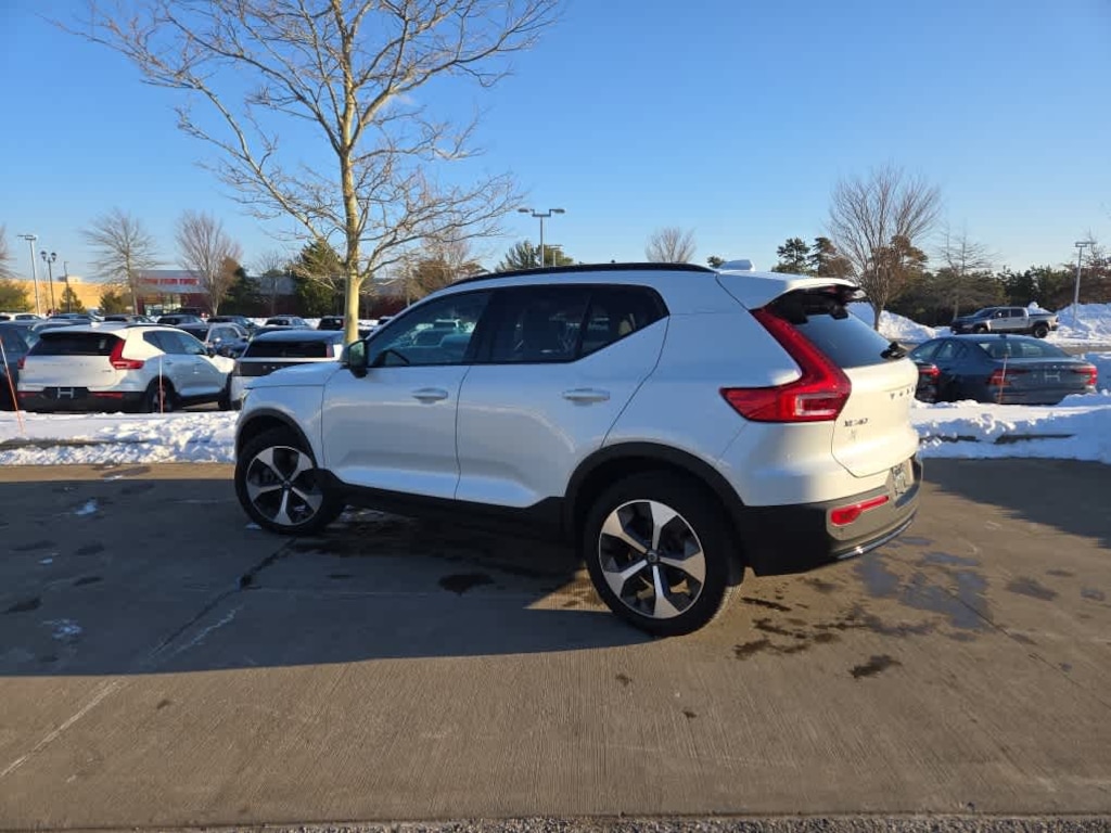 Used 2023 Volvo XC40 B5 AWD Plus Dark SUV