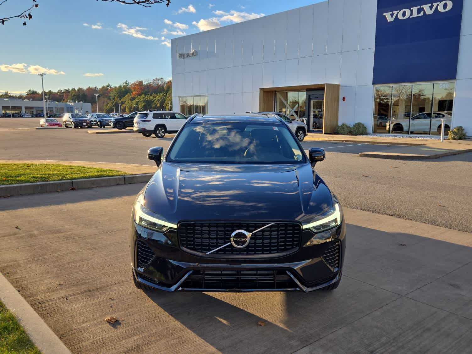 2025 Volvo XC60 Hybrid T8 Plus photo 2