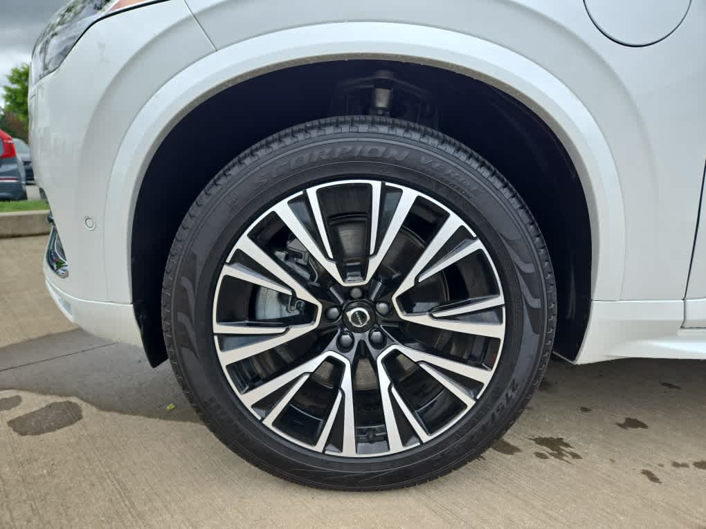 2025 Volvo XC90 T8 Plus photo 4
