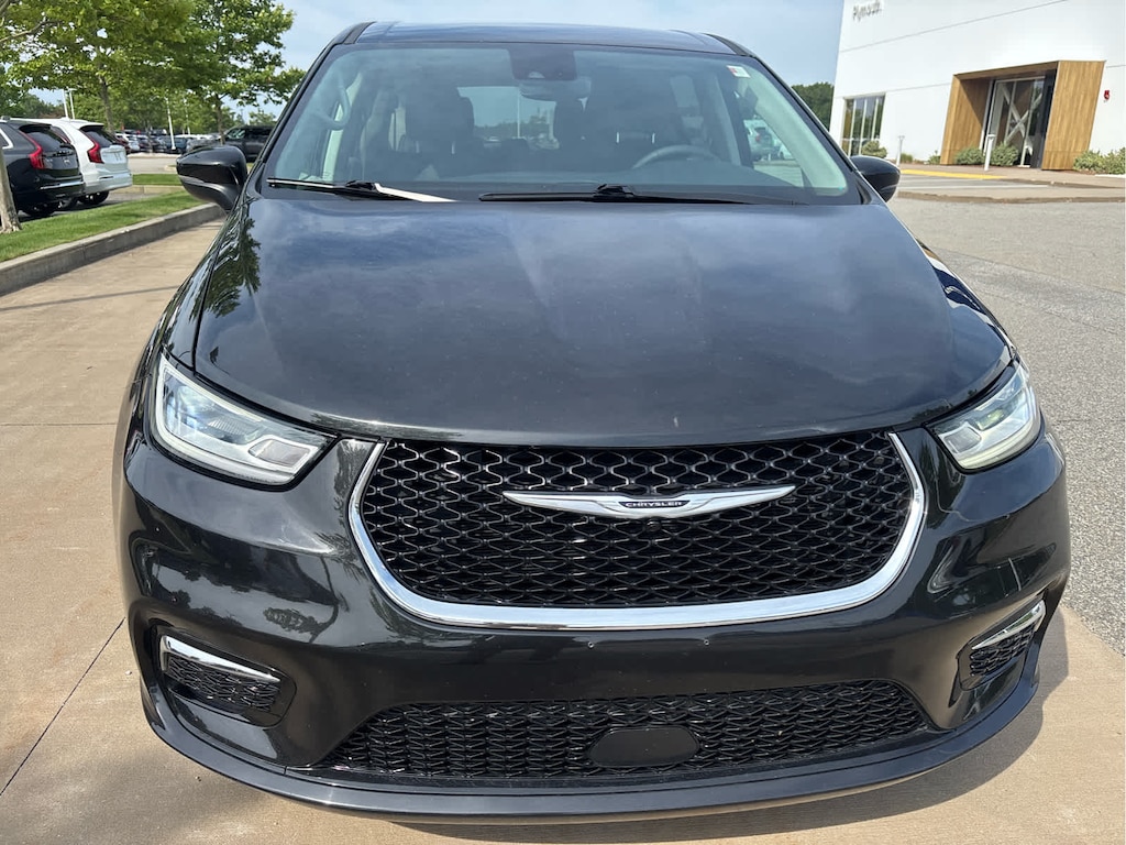Used 2023 Chrysler Pacifica Plug-In Hybrid Touring L Van Passenger Van