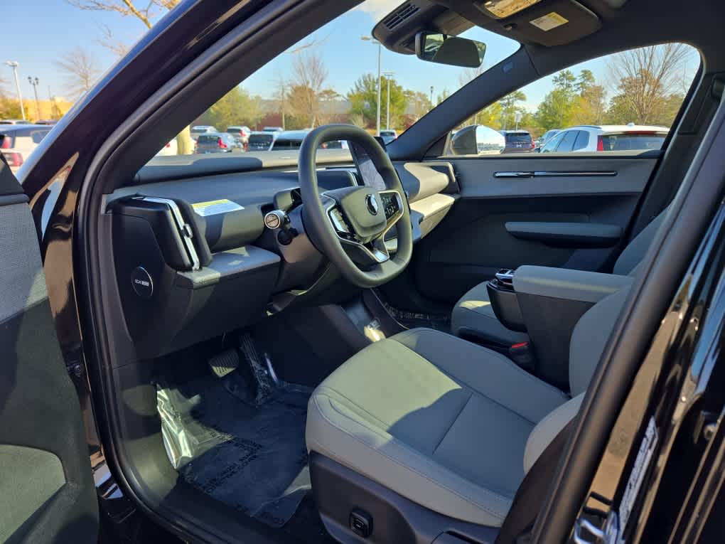 2025 Volvo EX30 Plus - Photo 13