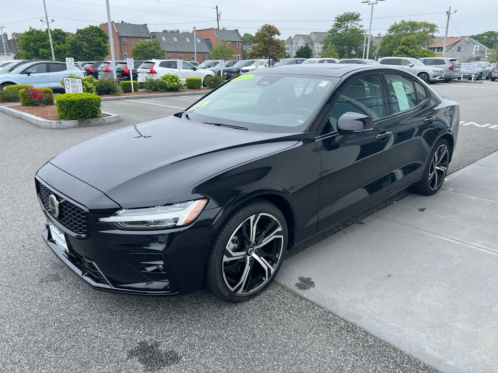 2025 Volvo S60 B5 Plus photo 3