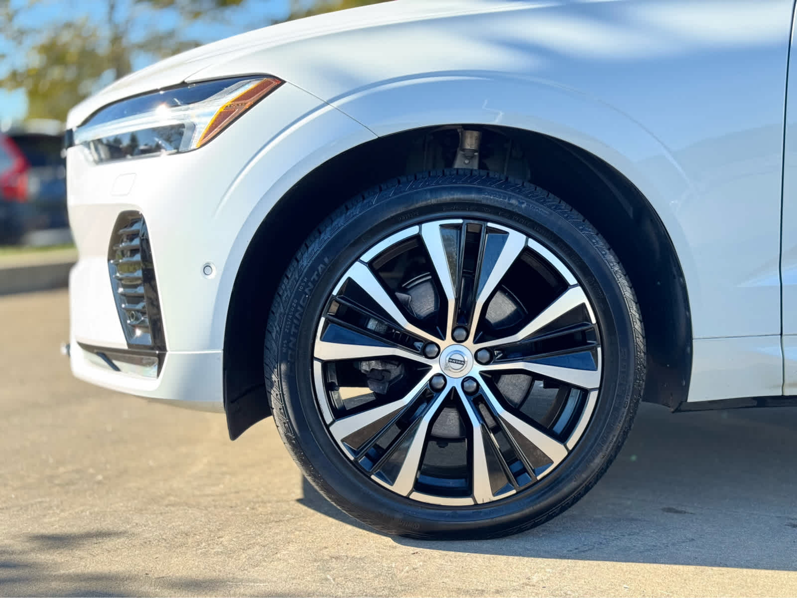 2023 Volvo XC60 B5 Plus photo 3