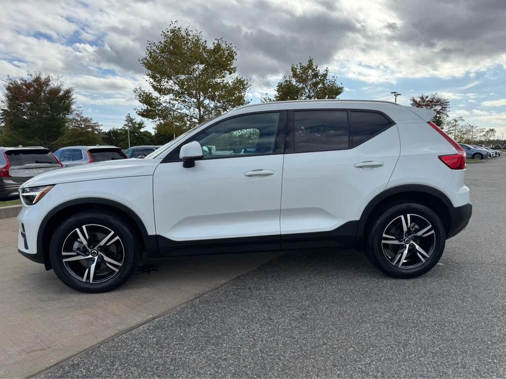 Used 2023 Volvo XC40 B5 AWD Core SUV