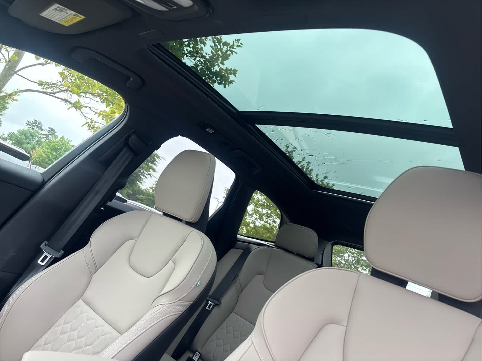 2026 Volvo XC60 Plus - Photo 18