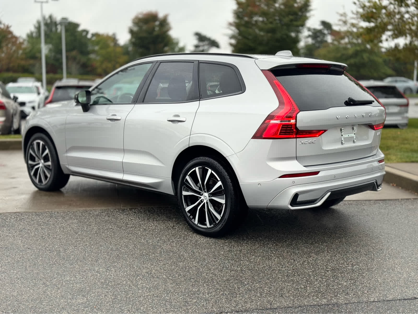 2025 Volvo XC60 B5 Plus photo 2