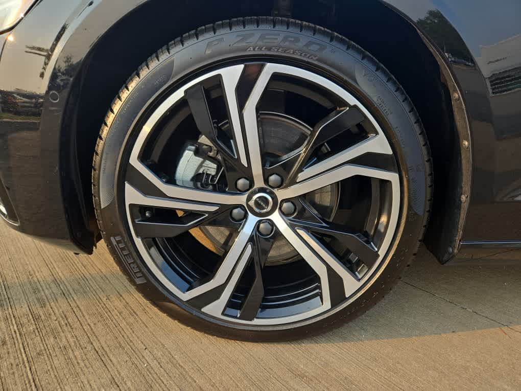 2025 Volvo S60 B5 Plus photo 4
