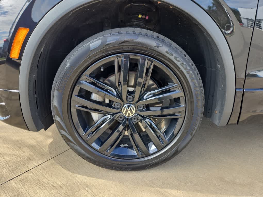 2022 Volkswagen Tiguan SE R-Line Black photo 4
