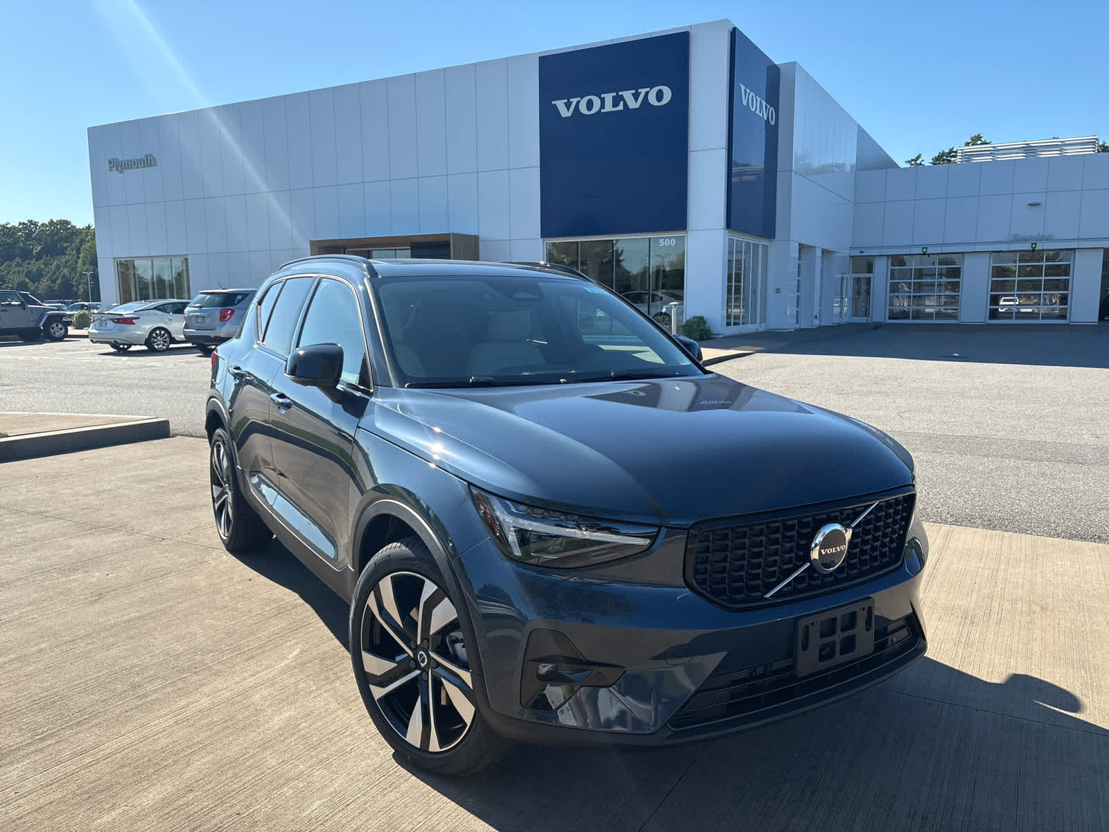 2026 Volvo XC40 photo 2