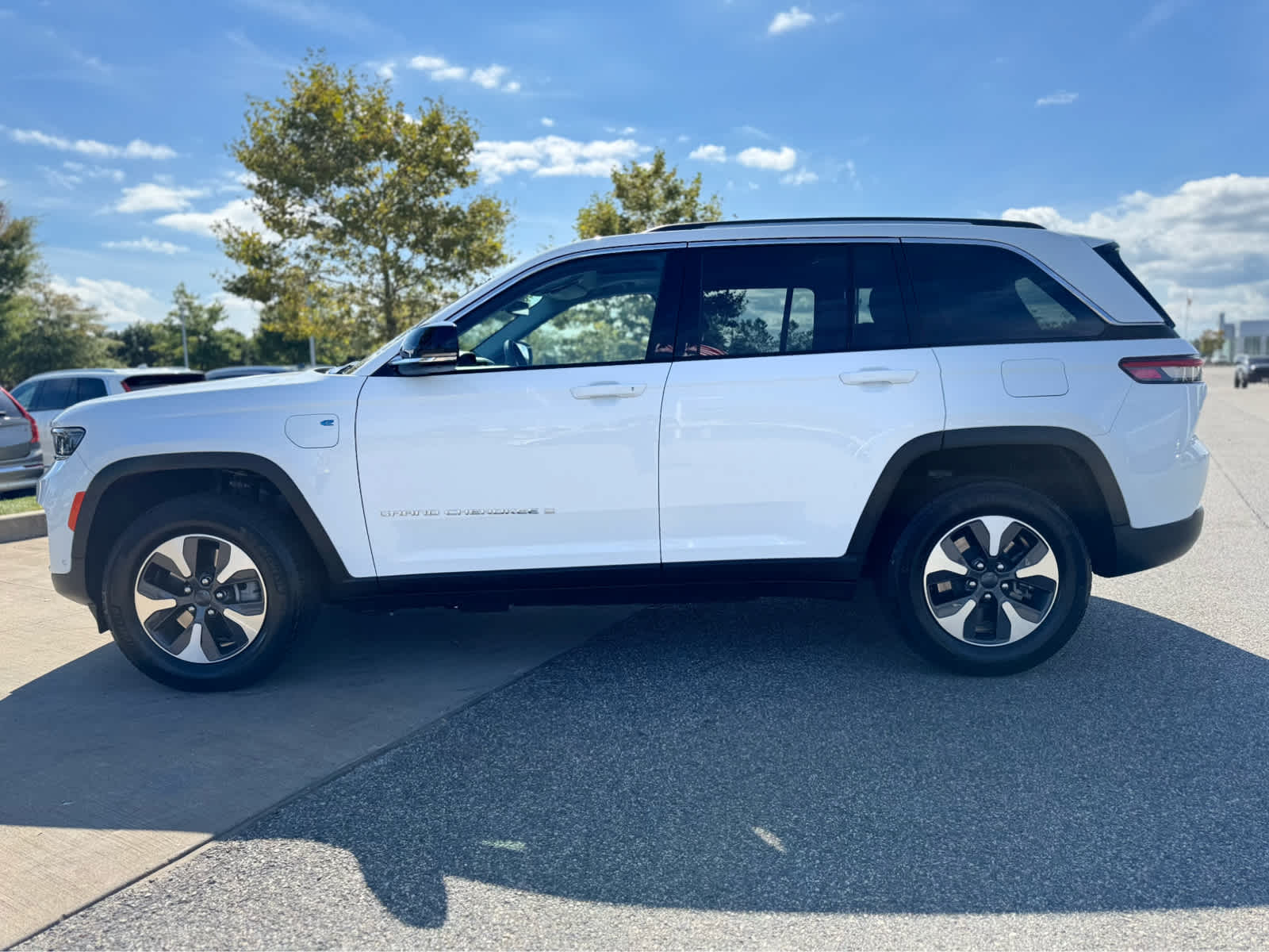 2023 Jeep Cherokee Base photo 3