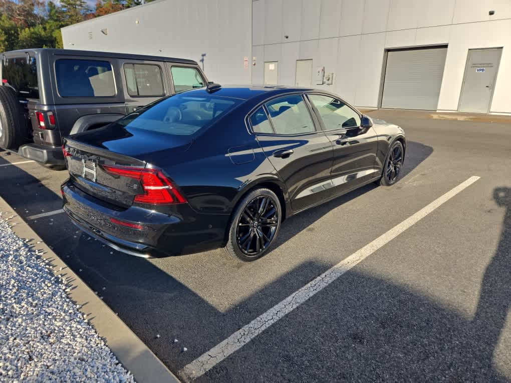 2023 Volvo S60 B5 AWD Plus Black Edition photo 2
