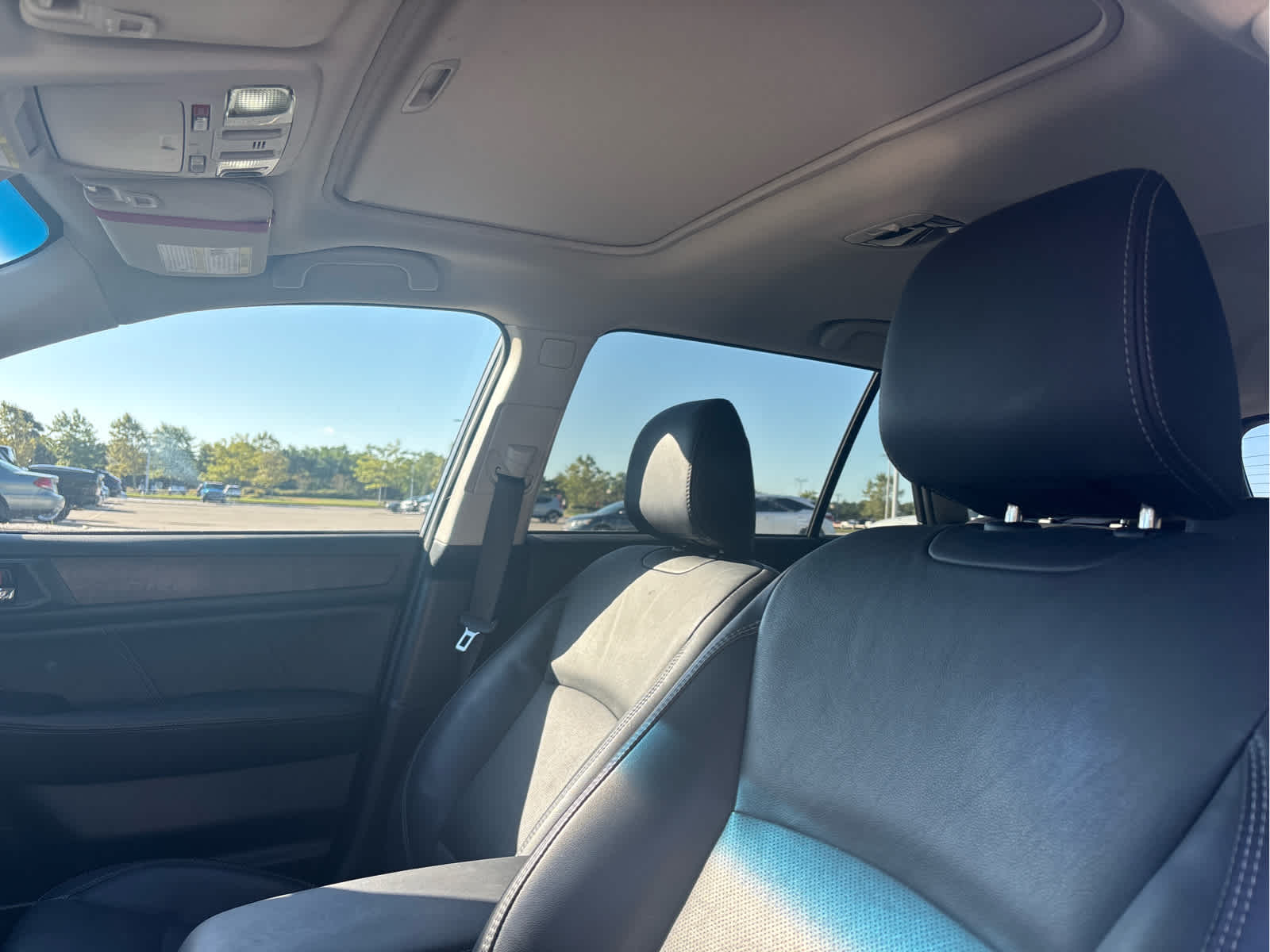 2018 Subaru Outback 2.5i Limited photo 2