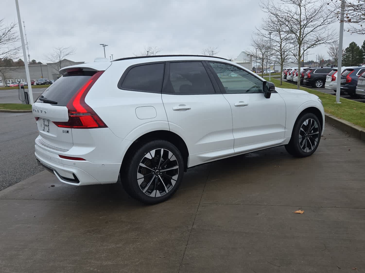 2026 Volvo XC60 B5 Plus photo 3