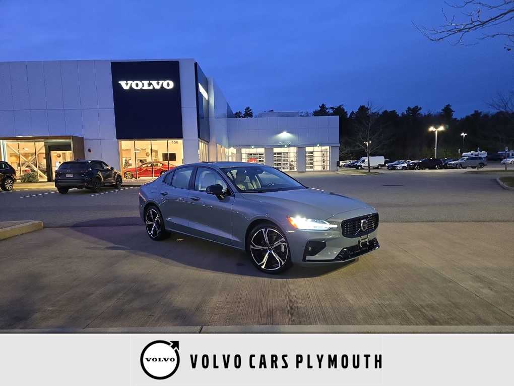 2024 Volvo S60 Plus's photo